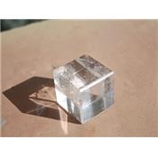 Hexaèdre ou Cube en pierre de Cristal de Roche (100 à 120 grammes)
