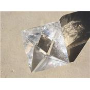 Octaèdre en pierre de Cristal de Roche (30 à 40 grammes)